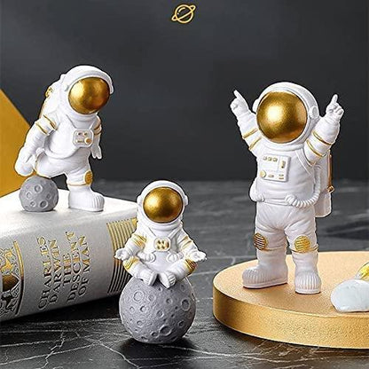 Golden Astronaut Spaceman Statue Set of 3 – Modern Home & Office Desktop Decor Figurines